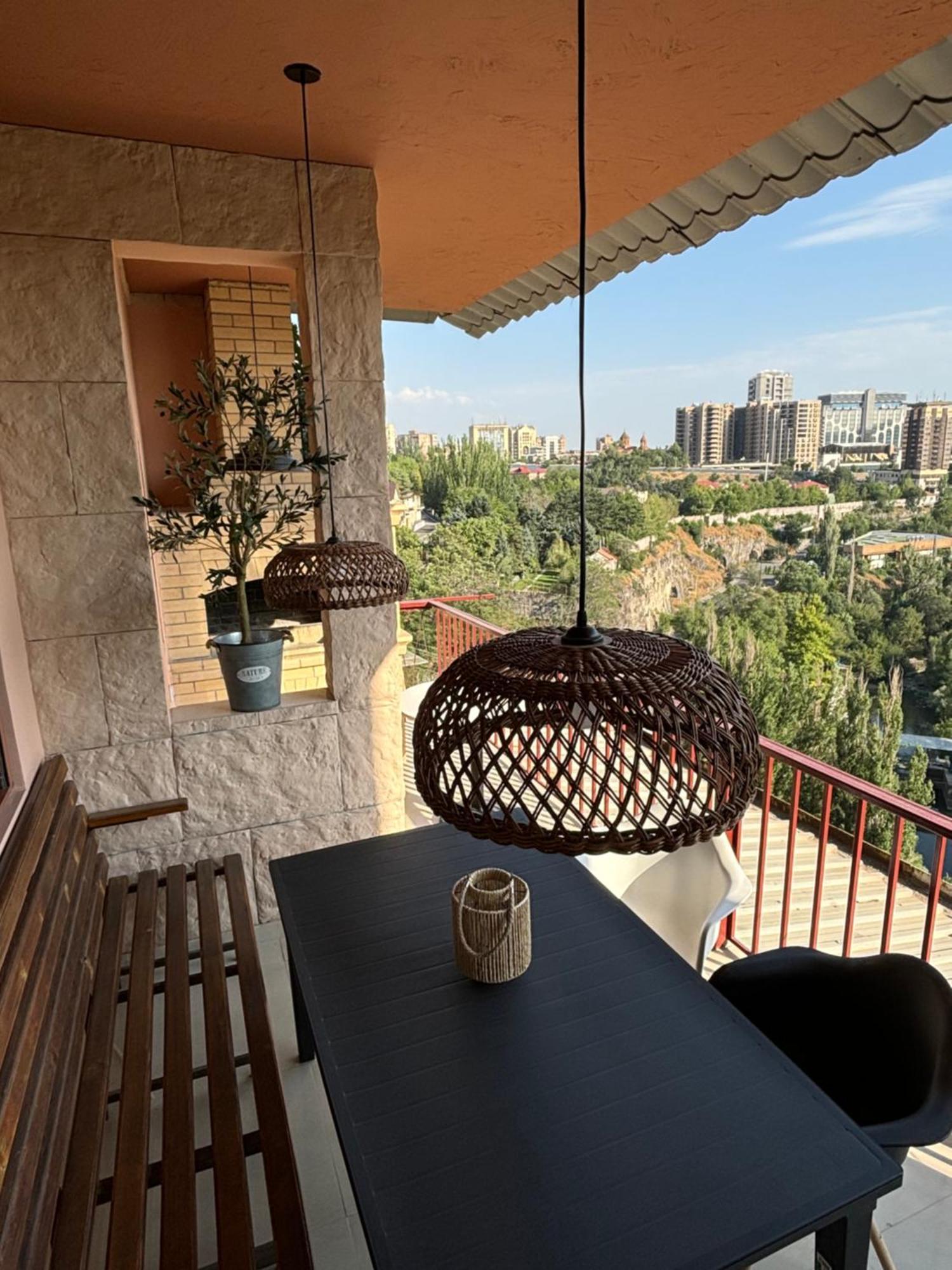 יירבאן River View Apartment In The Center Of The City מראה חיצוני תמונה