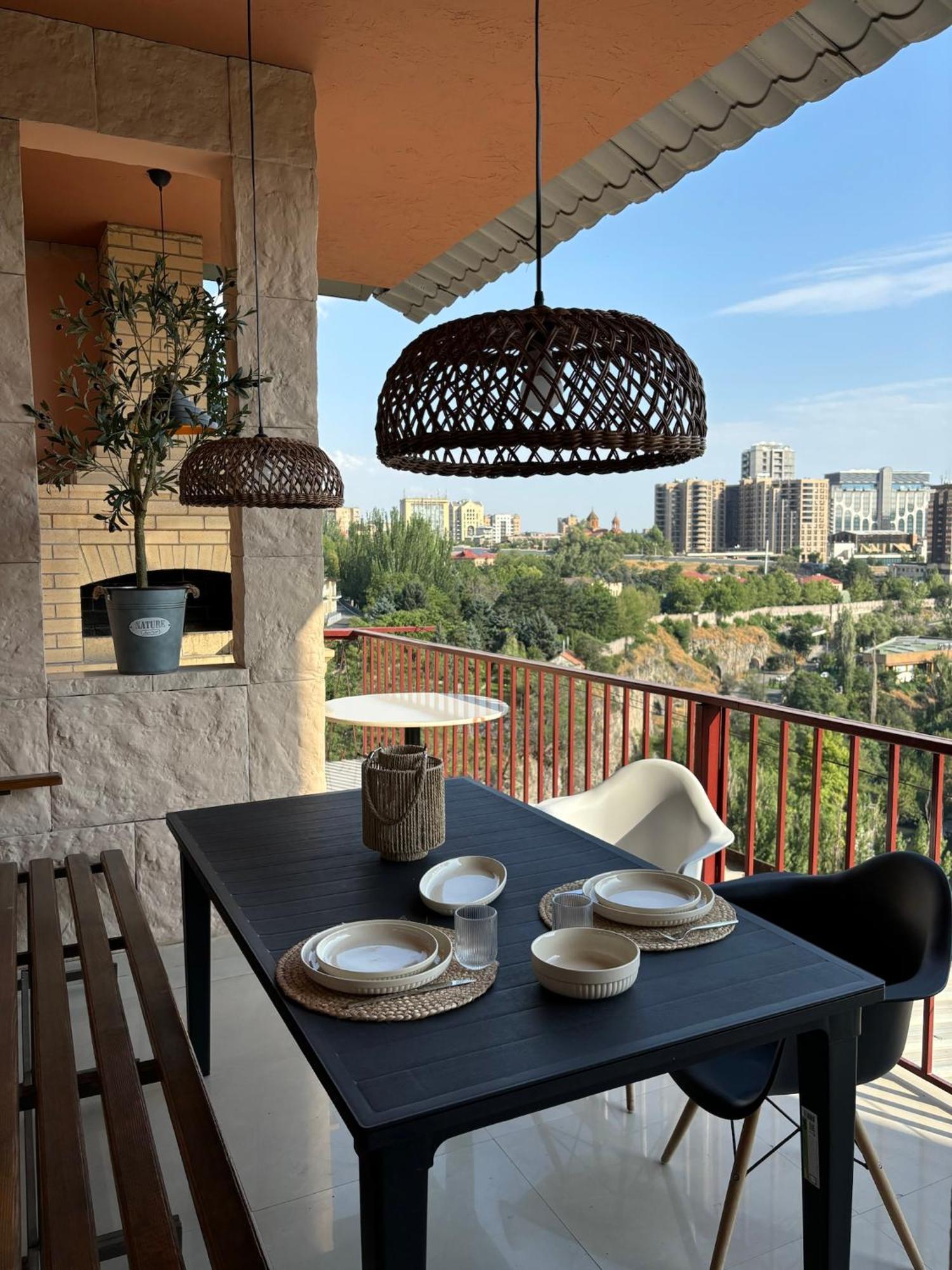 יירבאן River View Apartment In The Center Of The City מראה חיצוני תמונה