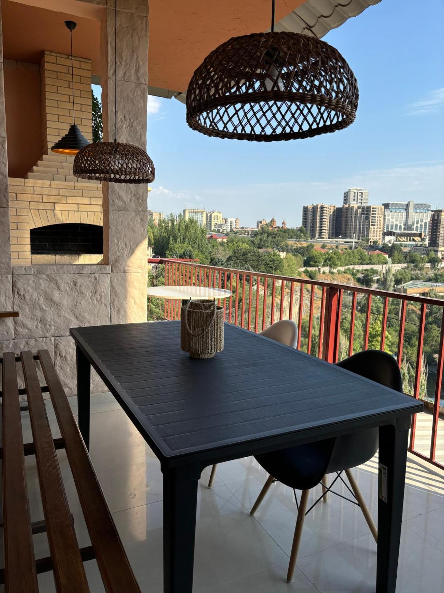 יירבאן River View Apartment In The Center Of The City מראה חיצוני תמונה